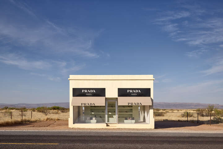   Prada Marfa 8:55AM von Adam Mørk