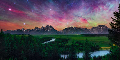  Panoramabilder Alpen: Colorful Night Sky Above Tetons and Snake River by Babak Tafreshi