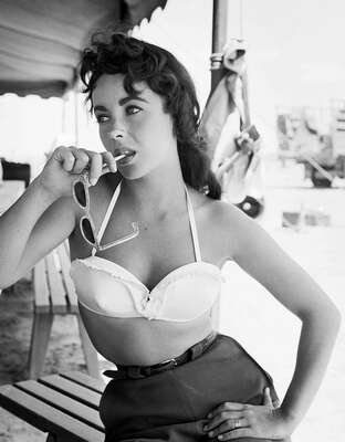   Elizabeth Taylor II by Frank Worth by Classic Collection I