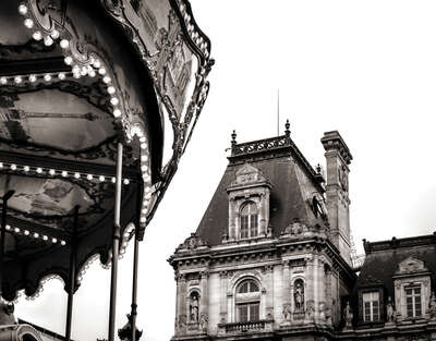  Black and white Paris artworks: Place de l’Hôtel-de- Ville by Classic Collection III
