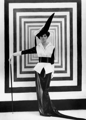  schwarz weisse Wandbilder: Eliza Doolittle (Audrey Hepburn) von George Cukor