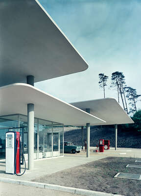   Tankstelle "Blauer See" by Heinrich Heidersberger