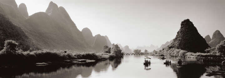  Schwarz-Weiße Panoramabilder: Yangshuo, China von Helmut Hirler