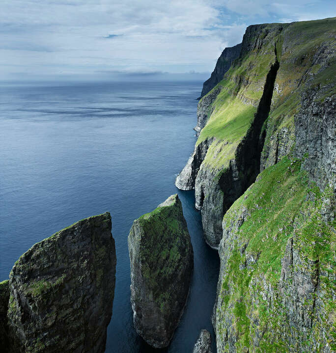 Sea stacks #2, Faroe Islands von Jonathan Andrew
