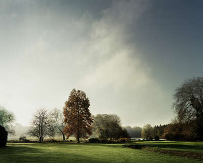  Große Bilder: View of the lake in Autumn on St Giles House Park de Justin Barton