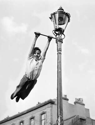   Lamp Post Swing by John Drysdale