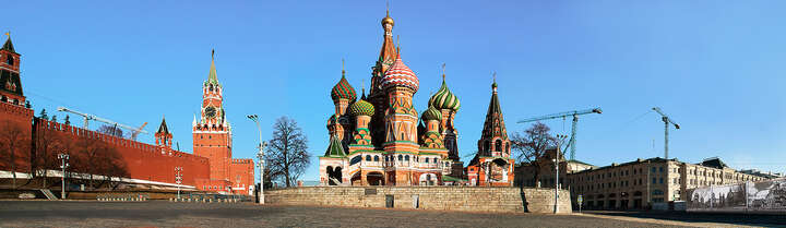 Moscow, St. Basil´s Cathedral by Larry Yust