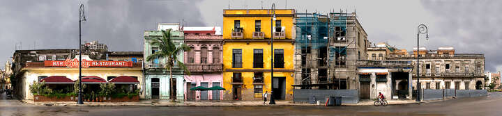   Avenida Cuba #2 by Larry Yust