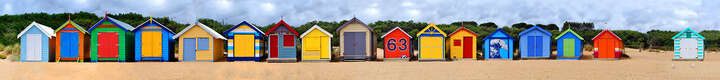  Panorama Strand: Brighton Beach Huts III von Michael Warrilow