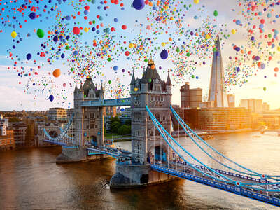   Tower  Bridge  Balloons by Robert Jahns