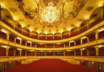   Opernhaus Zürich by Rafael Neff