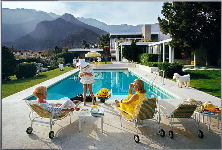   The Poolside Gossip von Slim Aarons