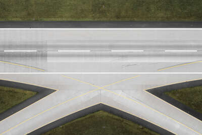   Runway III von Tom Hegen