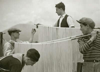  Klassiker der Fotografiegeschichte: Spaghetti, aufgehängt wie Wäsche von Alfred Eisenstaedt